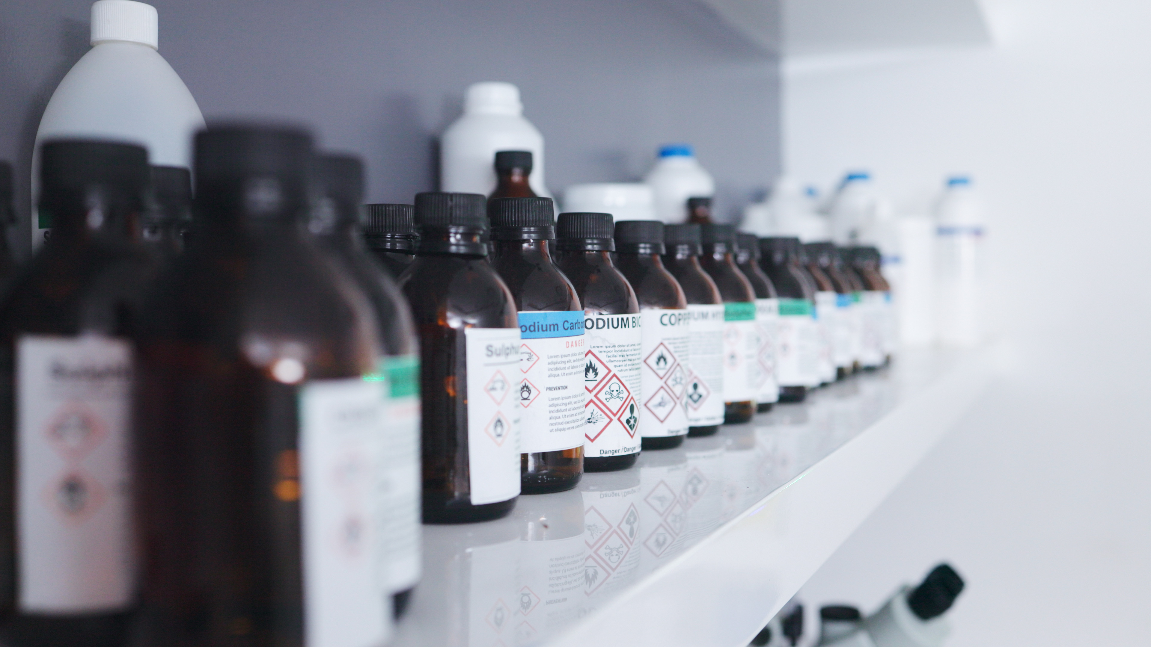 6 Smart Ways to Tackle Small Container Labeling Under GHS Rev. 7