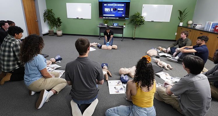 Instructor demoing CPR infront of class hero DSC2308