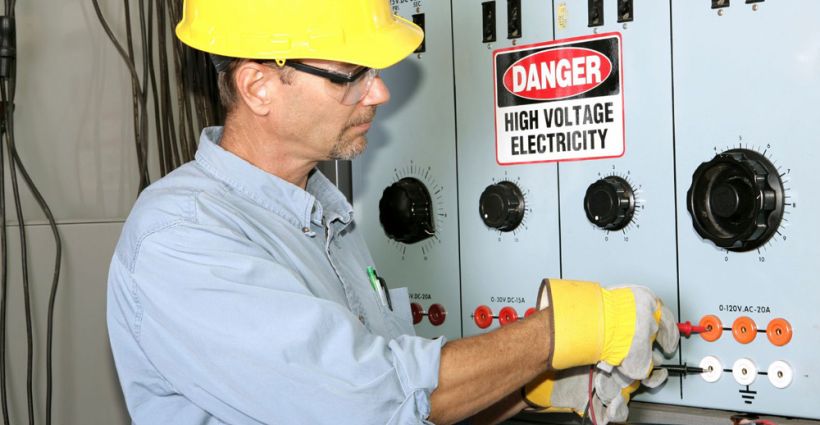 What’s the difference between an unqualified and a qualified electric worker?